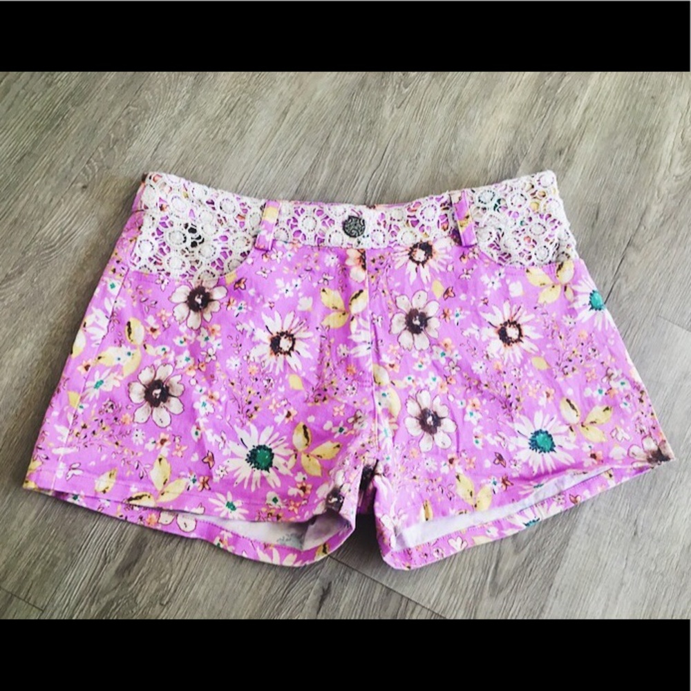 PINK FLORAL LACE SHORTS